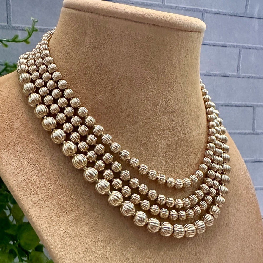 Vintage gold textured bead necklace - Picture 4 of 6